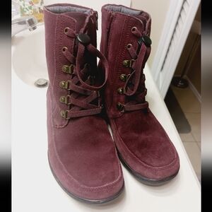 Clarks Collection Burgundy Lambs Wool with Zippers & Laces Ankle Boots Size 8.5